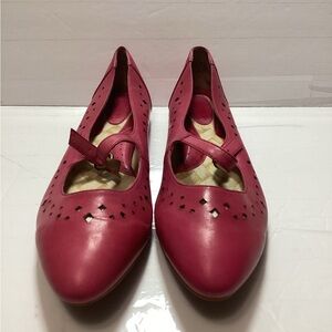 Born Linney Fuchsia Women's Flats Size 9